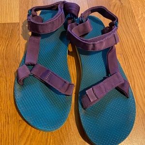 Like new Tevas sandals